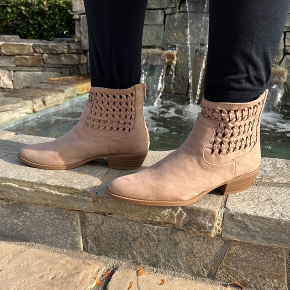 New beautiful braided tan bootie - Picture 5 of 9